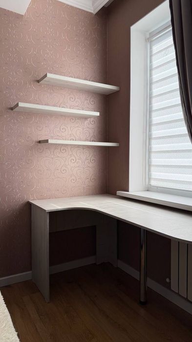 Стол для учебы , в хорошем состоянии