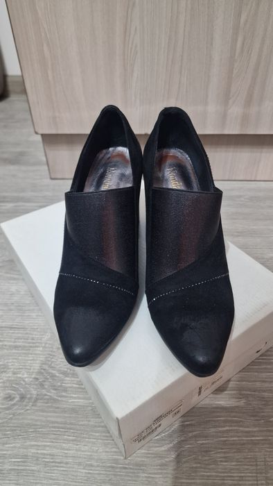 Продам туфли со стразами