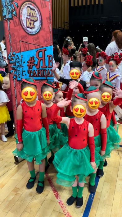 Продам танцевальные костюмы на детей 4-6 лет