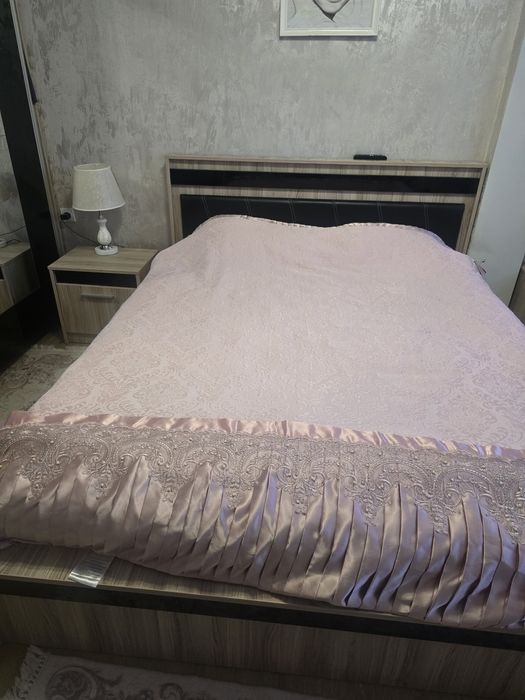 Продавам  спален комплект