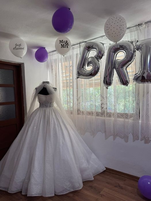 Vand rochie de mireasa plus altele pe langa