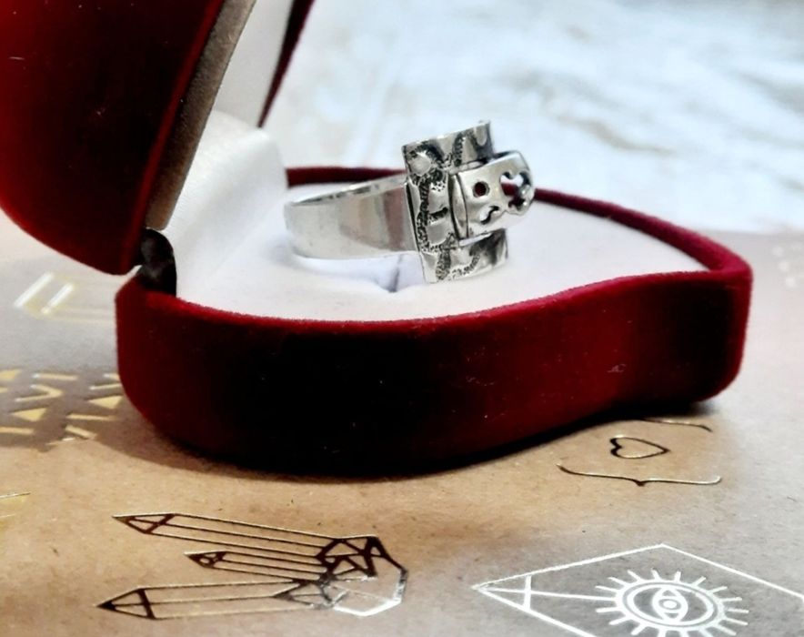 Серебряное кольцо