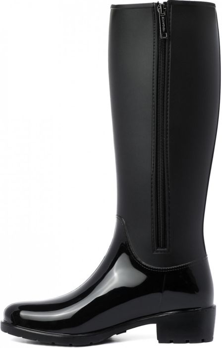 Продаются резиновые сапоги