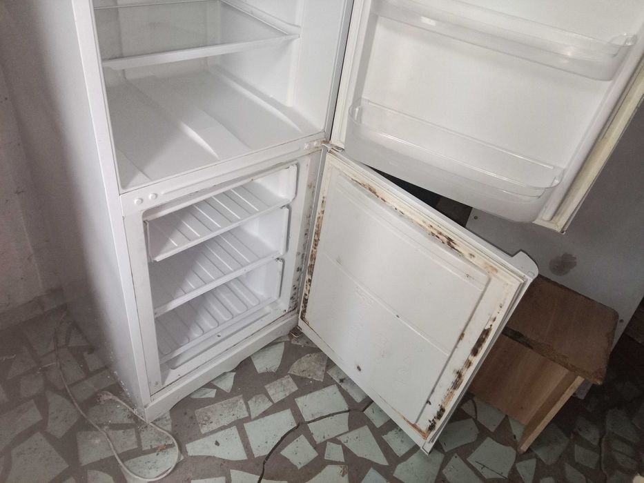 Продам холодильник Indesit
