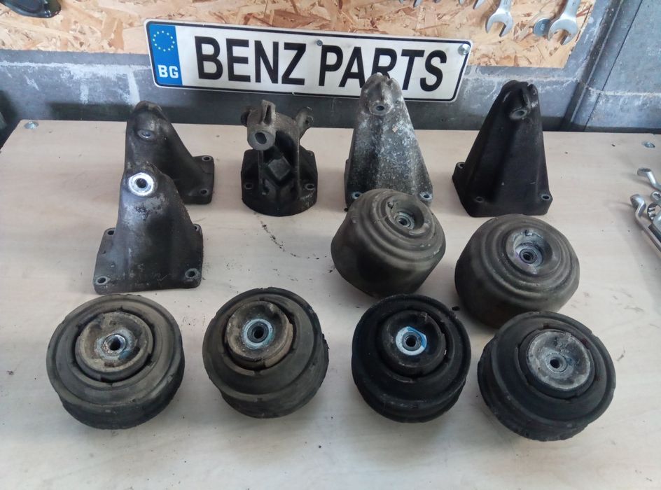 Лапа и Тампон за двигател Мерцедес / Mercedes