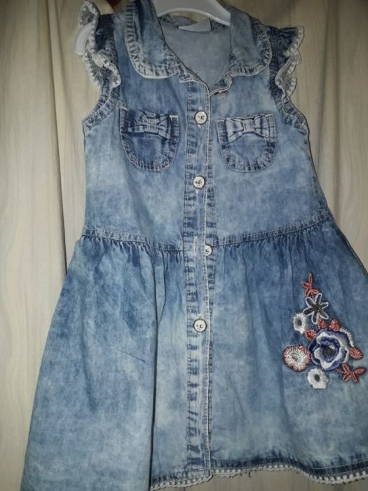 Рокли за момиче, запазени без никакви забележки