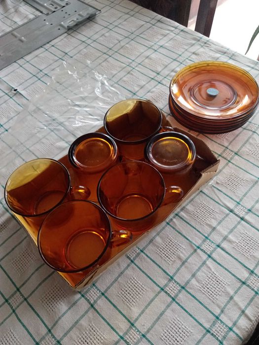 сервиз за кафе, чинии, купички