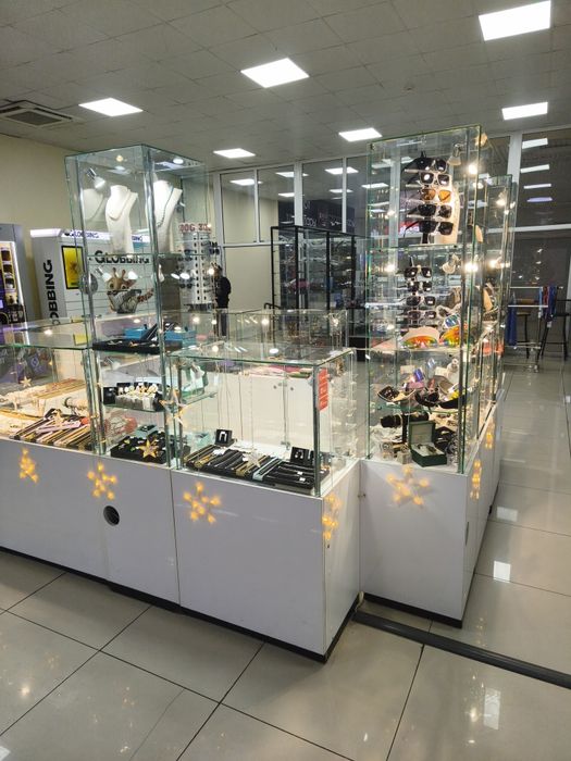 Островок, витрина 7 КВ.м.