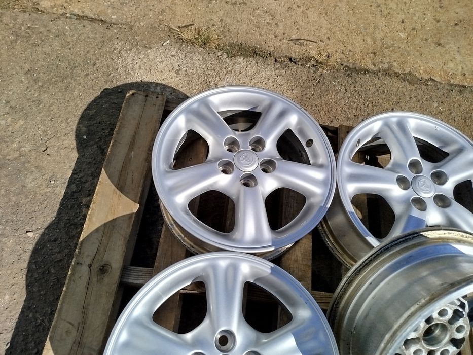 15 цола 5 х 100 мм Тойота Приус / Авенсис / Корола - 6 инча / ЕТ 39