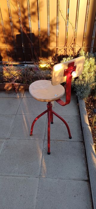 Ретро въртящ се стол