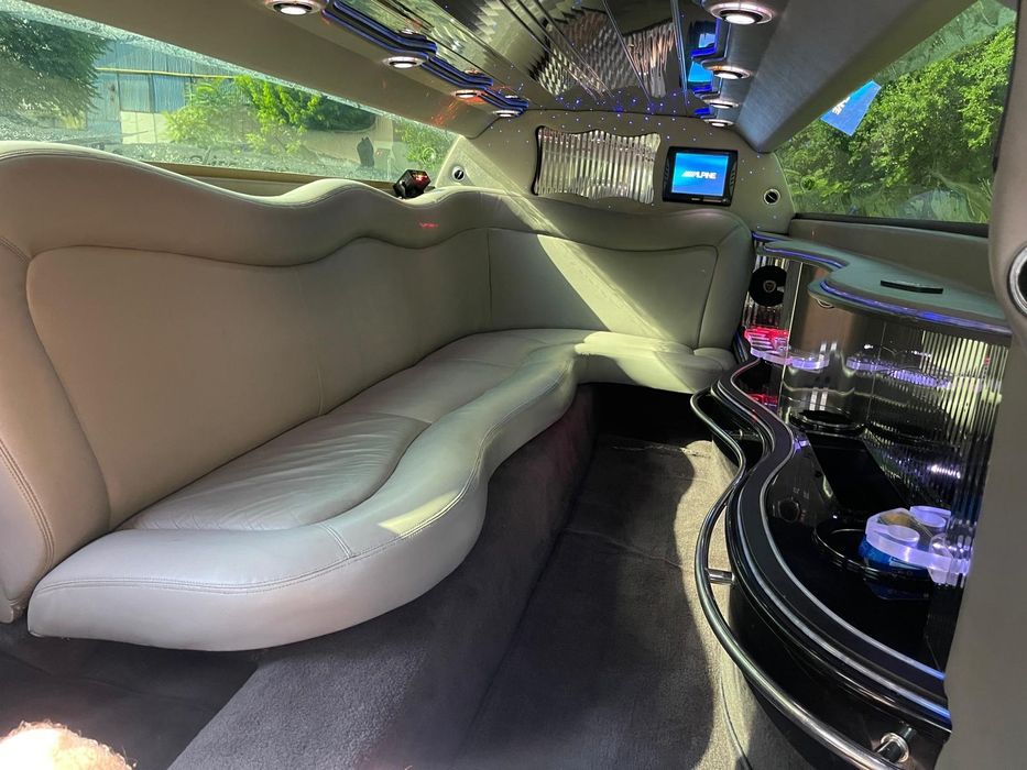 Limuzina de inchiriat /inchiriez limuzina Americana Chrysler 8 locuri