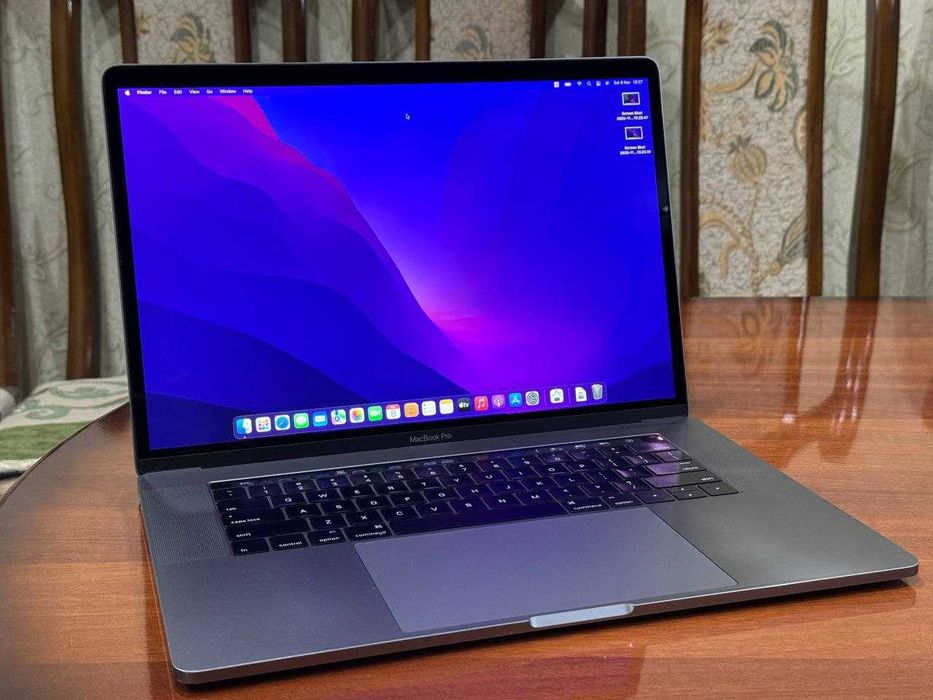 MacBook Pro 15" (2016) — Space Gray