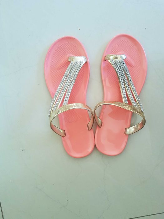 Дамски спортни обувки и чехли размер 38