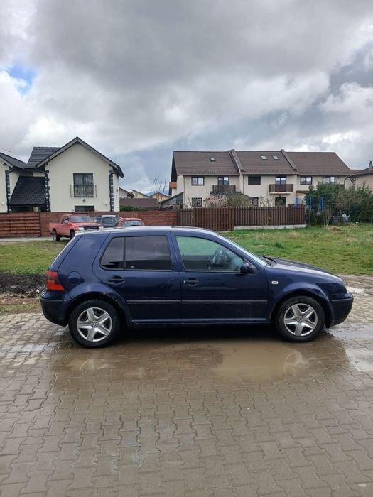 Vand golf 4 din anul  2000 functional