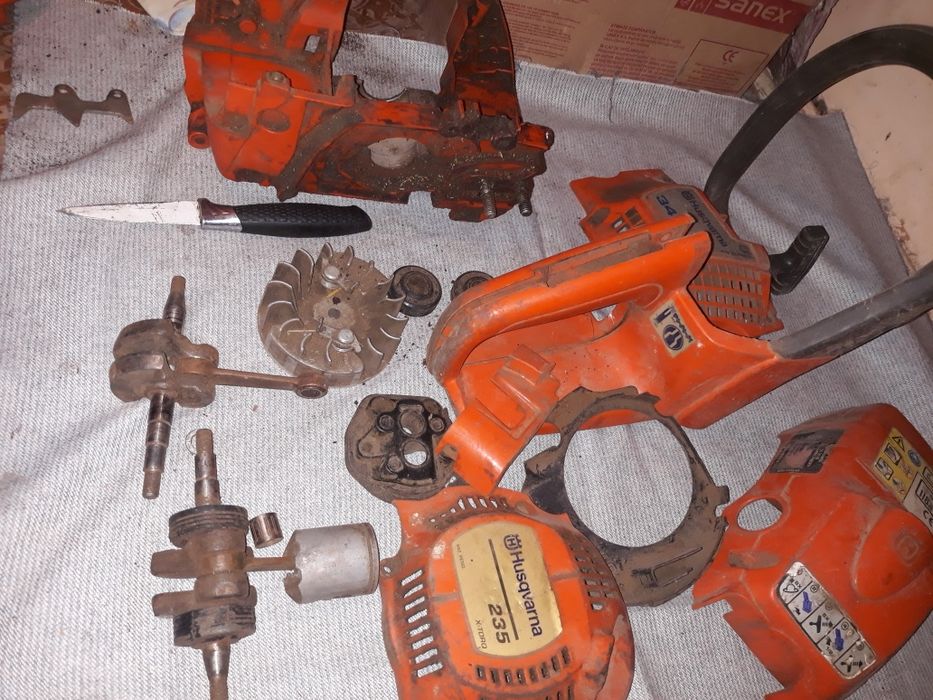 Vând ambalaje si alte piese  husqvarna 235 236