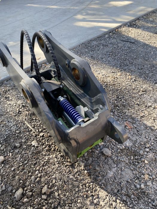 Бързосменник хидравличен НОВ!! за багер или комбиниран багер