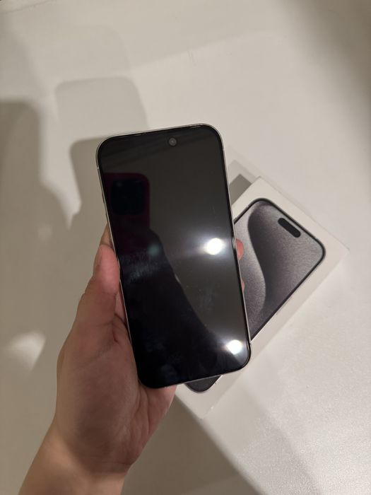 Продам Айфон 15про (белый)