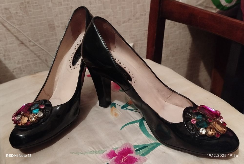 Туфли женские модные на каблуках