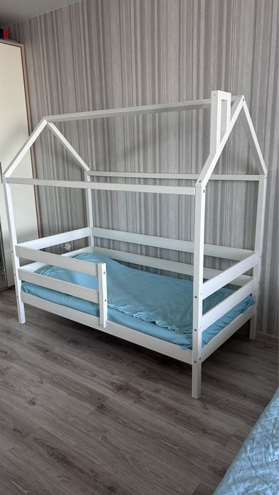 Продам кроватку-домик