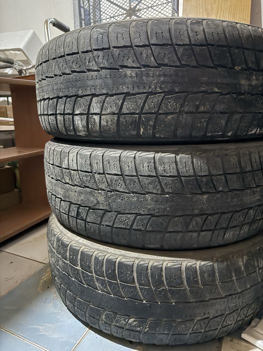 Продам шины 225/65R17 3шт