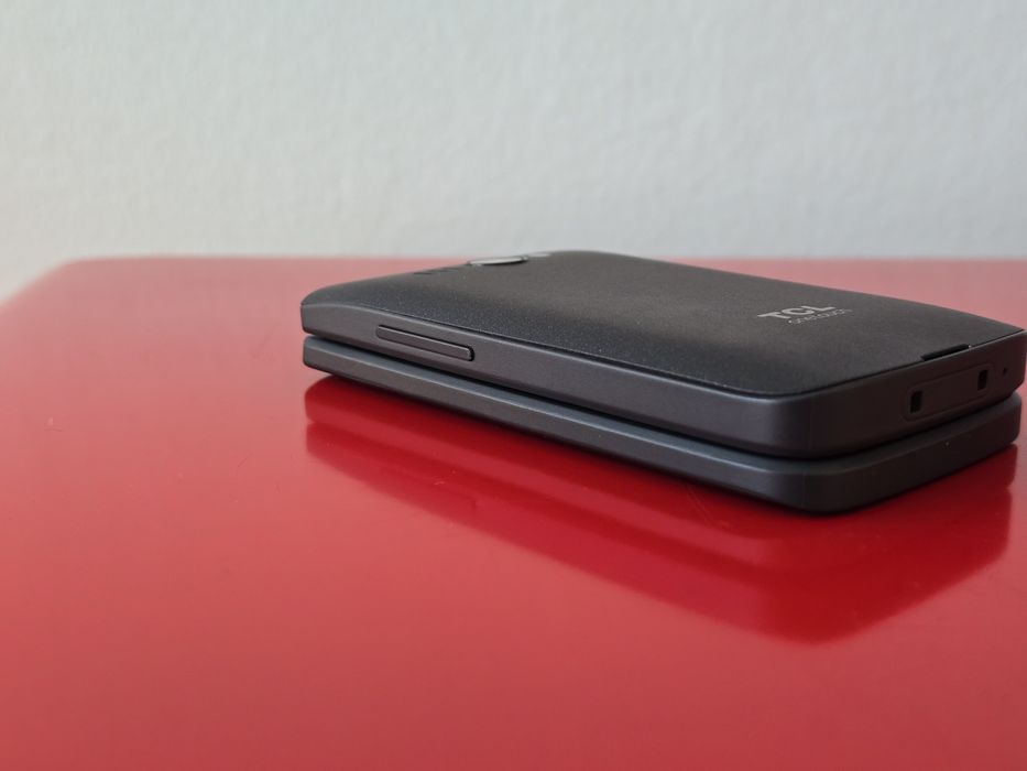 Telefon cu butoane TCL
