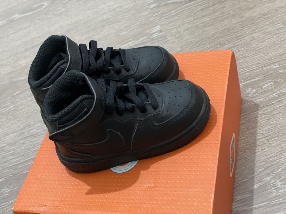 Оригинал Nike  кроссовки 23.5рр