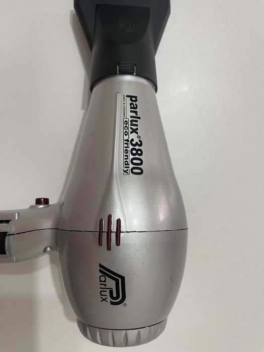 Продаю фен профессиональный.