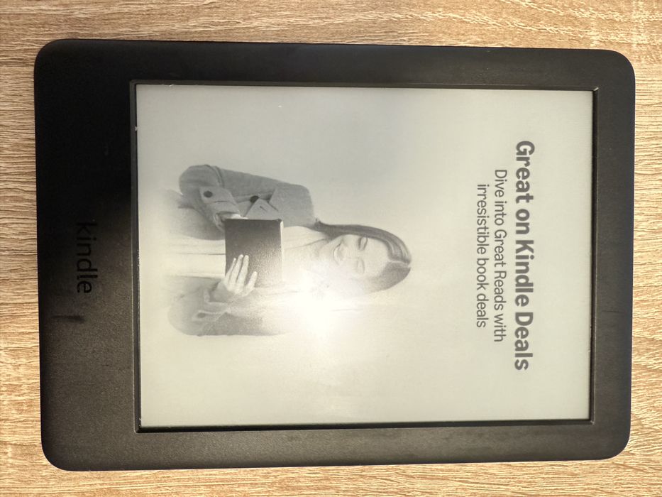 Vand Kindle generatia 10 cu husa