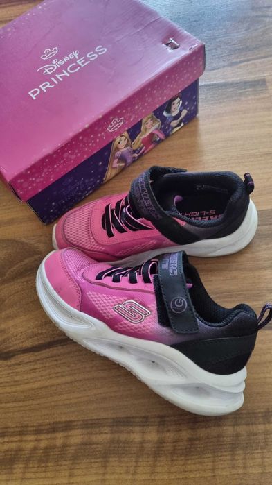 Adidasi roz Skechers cu luminițe marime 28