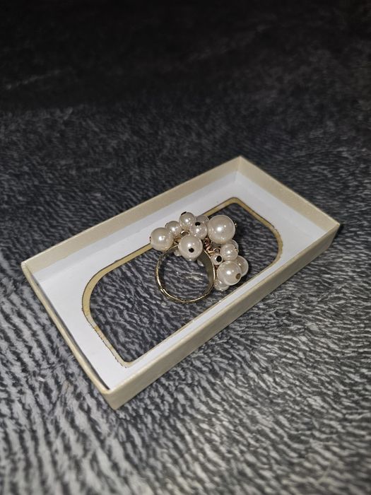 Set inel si brosa. Perle, auriu. Cadou.