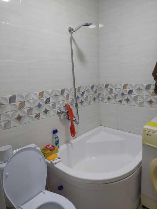 Продаю квартиру в Яшнабадском районе 58-воен/город 2х комнатная 49 м2.