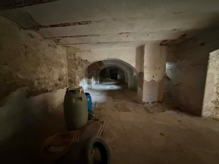 Casa de vanzare în zona semicentrala Craiova - teren 1658 mp