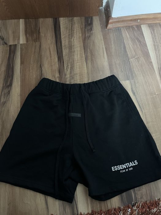 Pantaloni essential scurti barbati