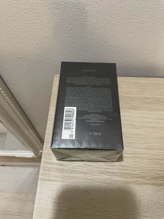 Vand parfum de nișa Valentino