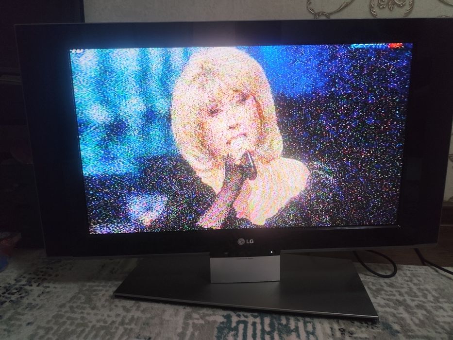 Телевизор LG в рабочем состоянии