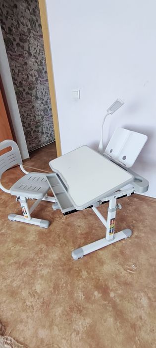 Школьная парта для начальных классов