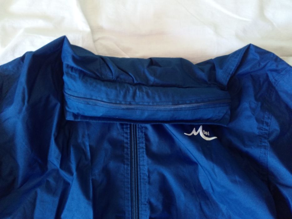 Анорак Diel sport
С прибираща се в яката качулка. С пристягащи ла