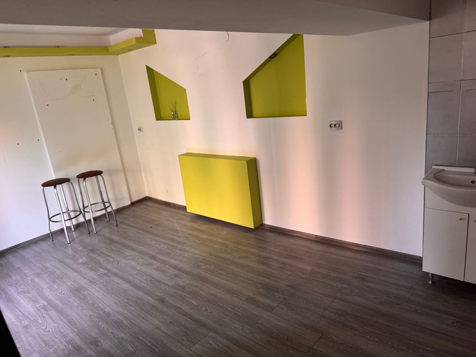 Inchiriez spatiu  comercial.