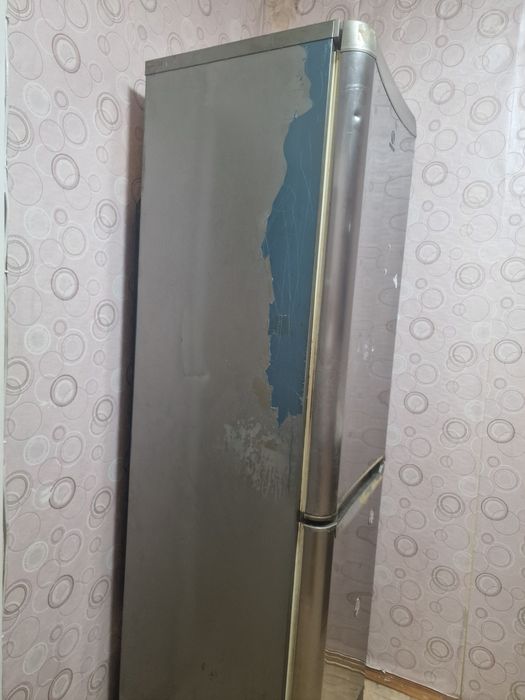 Продам холодильник дешово 8000