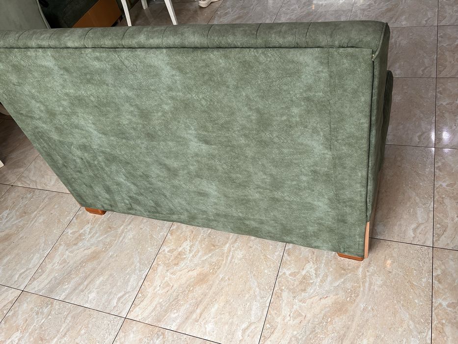 Divan juda yaxshi xolatda!!