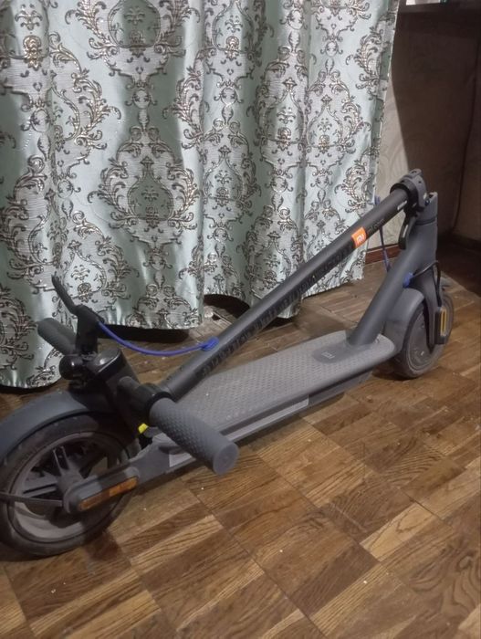 Электросамокат в отличном состоянии продаю срочно