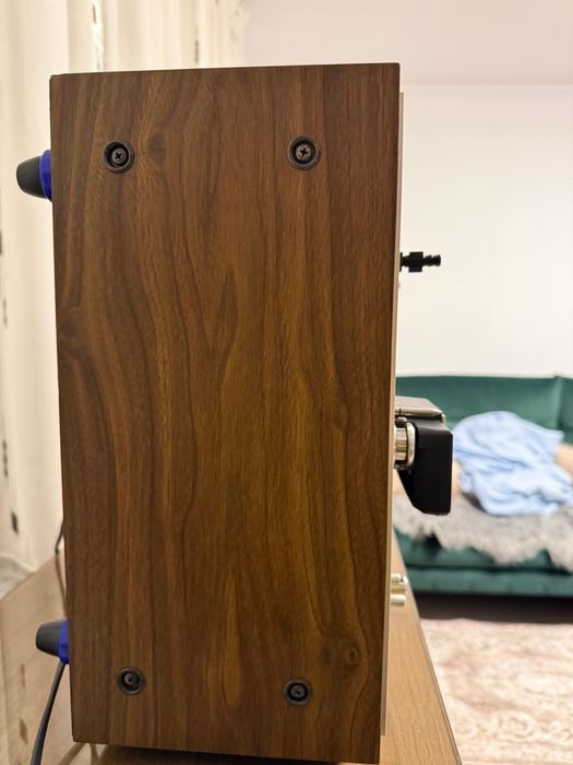 Vând două magnetofoane Akai și un magnetofon Teac X-7