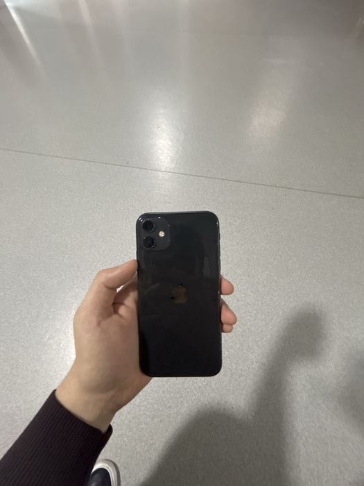 Продается айфон 11 срочно
