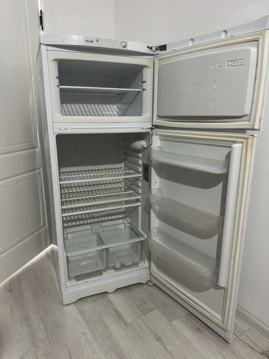 Холодильник Indesit TIA140