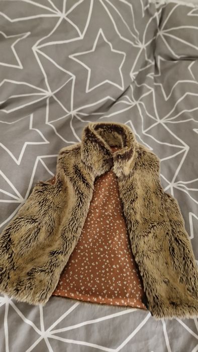 Vesta blana 3-4 ani stare excelenta