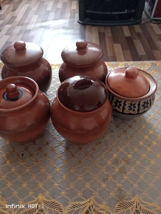Керамиские горшочки бу.