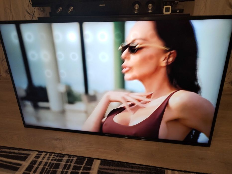 Телевизор Самсунг UE50KU6072U