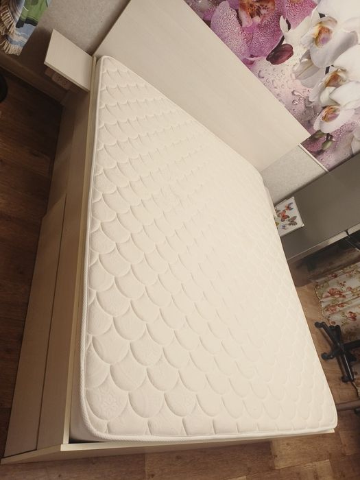 Продам 2-спальную кровать. Торг