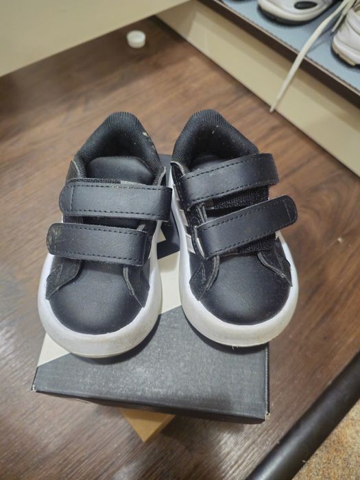 Adidas детские кроссовки