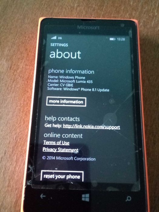 Nokia Lumia 435 със спукан екран